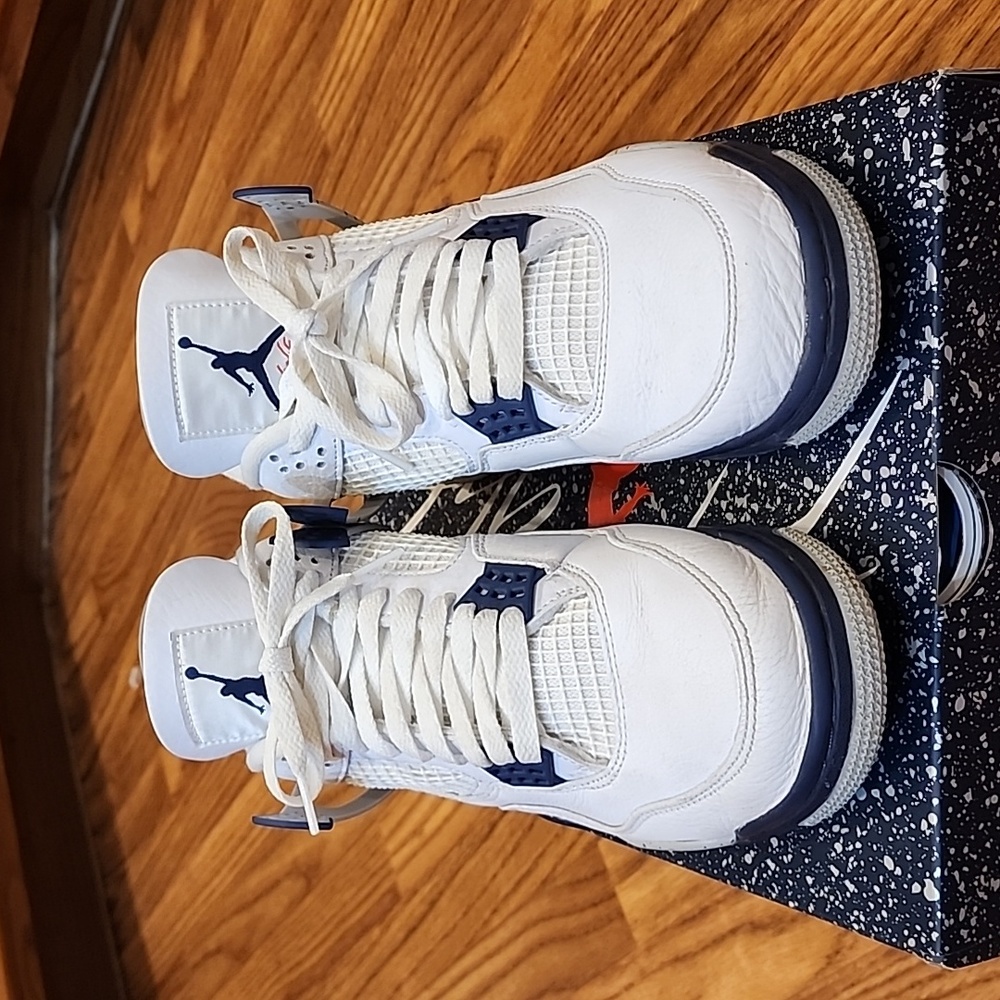 Air Jordan 4 Retro